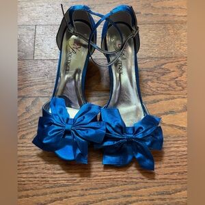 EY Boutique Women's Navy Bow Peep-Toe Heels